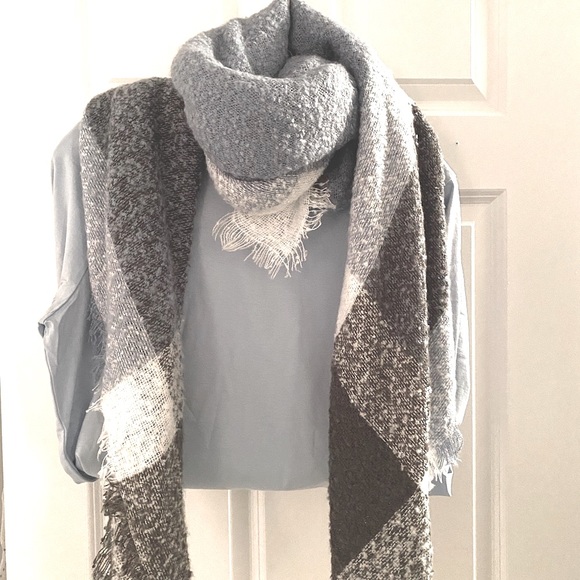🩵 “Mia & Tess” Blanket Scarf Shawl. Pretty Shades Blue, Gray & Black Pattern. - Picture 2 of 8